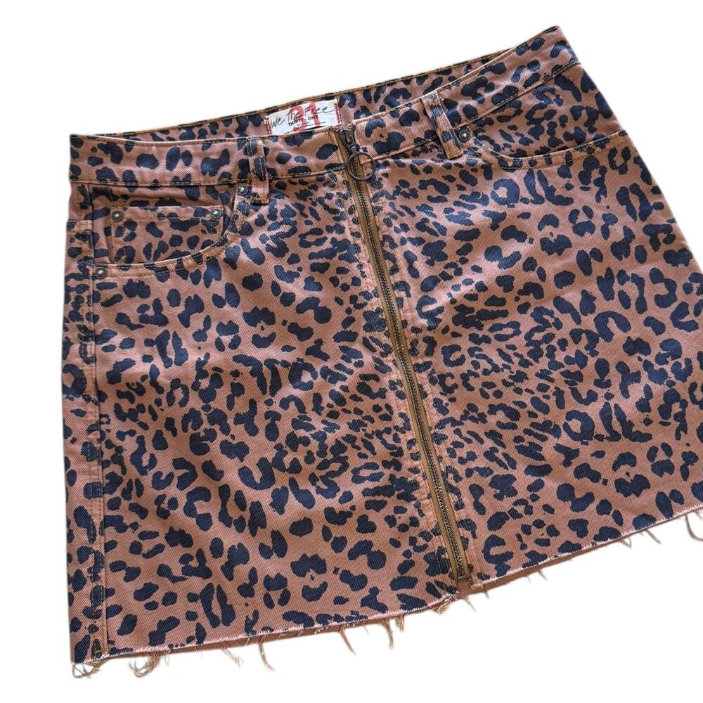 Free People Leopard Print Mini Skirt Size 31 Zip Up Frayed Baddie Mob Wife Chic
